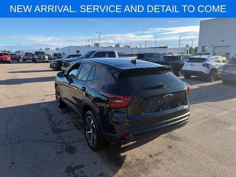 Used 2024 Chevrolet Trax RS w/ Driver Confidence Package FWD image 9