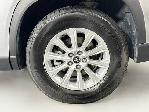 Used 2025 Toyota Grand Highlander FWD image 11