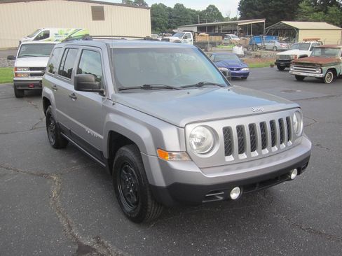 Used 2016 Jeep Patriot Sport FWD image 4