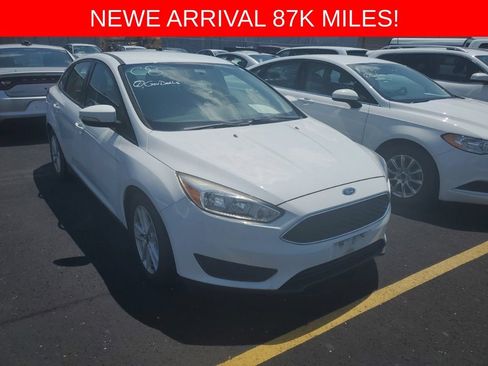 Used 2017 Ford Focus SE FWD image 1