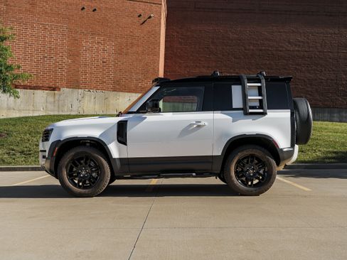 Used 2025 Land Rover Defender 90 S AWD/4WD image 6
