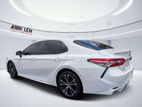 Used 2019 Toyota Camry SE FWD image 5