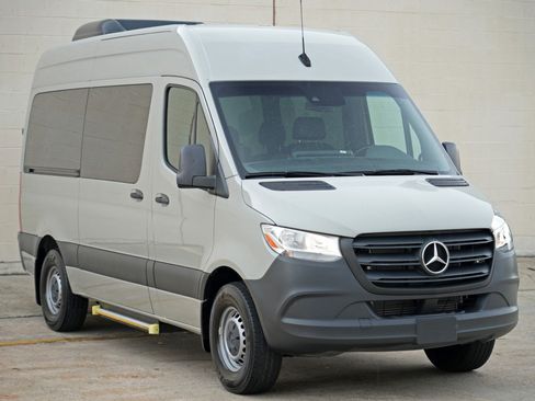 Used 2022 Mercedes-Benz Sprinter 2500 image 47