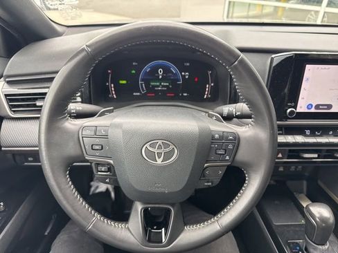 Used 2025 Toyota Camry SE FWD image 13