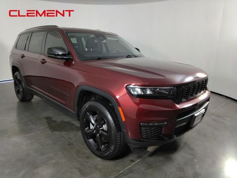 Used 2024 Jeep Grand Cherokee L Limited w/ Black Appearance Package AWD/4WD image 3