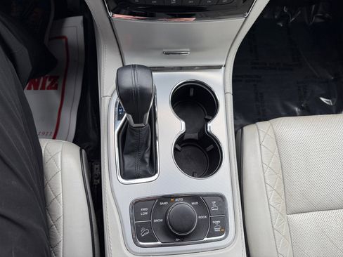 Used 2019 Jeep Grand Cherokee Summit AWD/4WD image 14