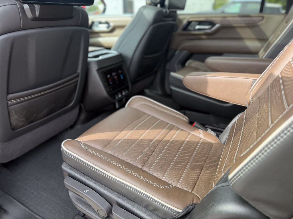 Used 2026 GMC Yukon XL Denali Ultimate w/ LPO, Floor Liner Package AWD/4WD image 22
