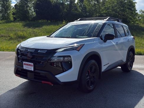 New 2026 Nissan Rogue SV AWD/4WD image 2
