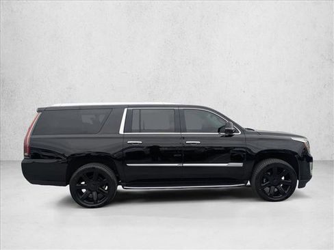 Used 2018 Cadillac Escalade ESV Premium Luxury AWD/4WD image 4