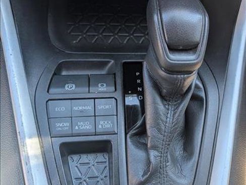 Used 2022 Toyota RAV4 LE AWD/4WD image 14