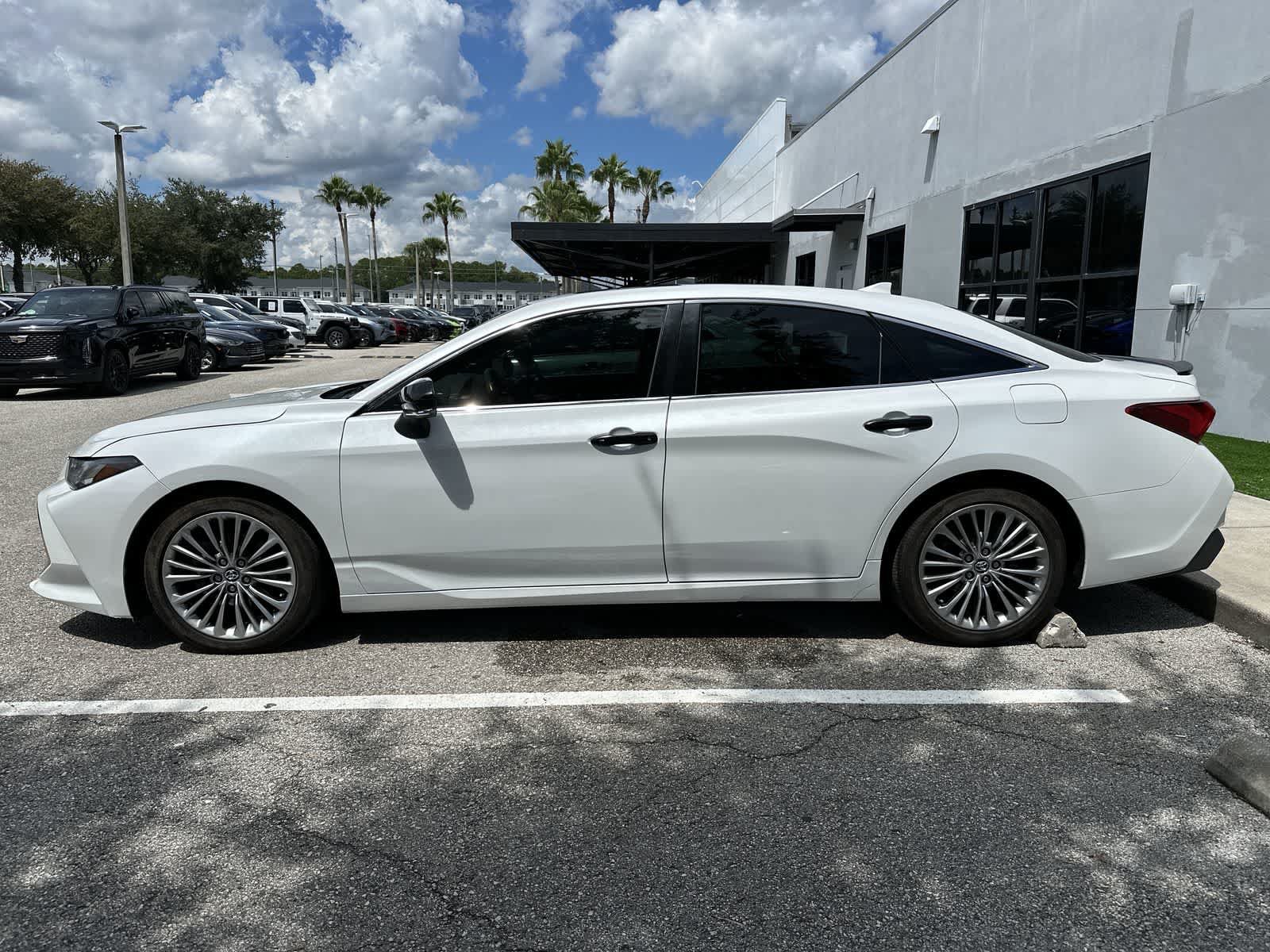 Used 2020 Toyota Avalon Limited FWD image 5