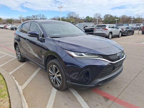Used 2024 Toyota Venza LE image 8