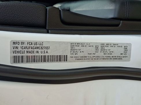 Used 2021 Jeep Grand Cherokee Laredo AWD/4WD image 28