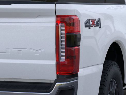 New 2025 Ford F250 Lariat w/ Lariat Ultimate Package image 43