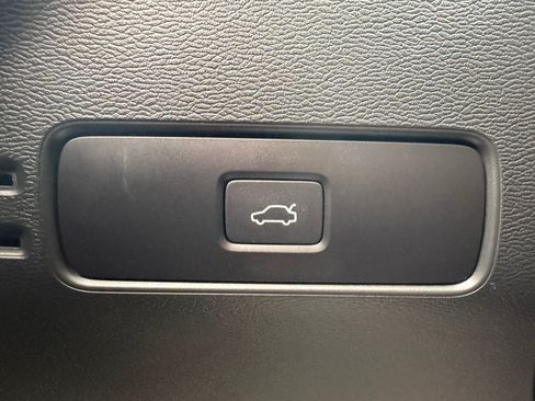 Used 2023 Volvo XC40 Recharge Plus AWD/4WD image 17