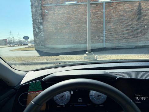 Used 2025 Hyundai Elantra SEL image 34