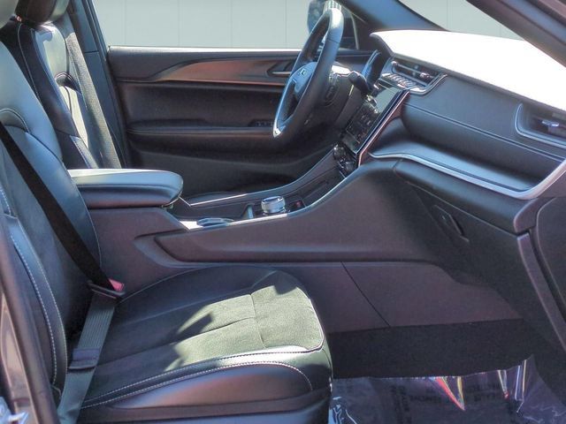 Used 2023 Jeep Grand Cherokee Altitude AWD/4WD image 30