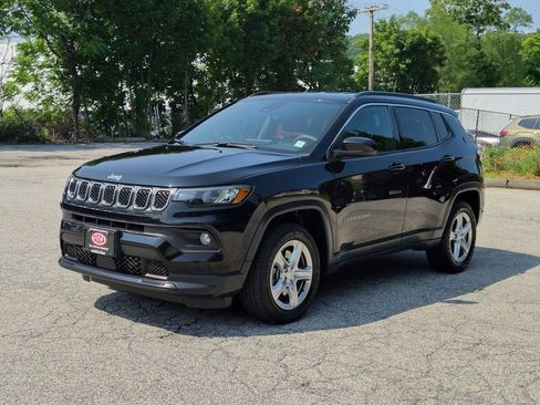 Used 2024 Jeep Compass Latitude w/ Convenience Group AWD/4WD image 10