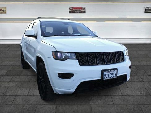 Used 2018 Jeep Grand Cherokee Altitude image 1