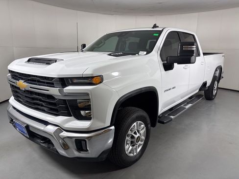 Used 2025 Chevrolet Silverado 2500 LT w/ Convenience Package AWD/4WD image 4
