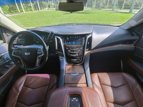 Used 2017 Cadillac Escalade Premium Luxury AWD/4WD image 27