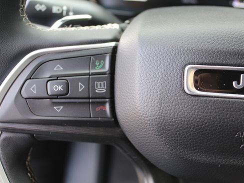 Used 2024 Jeep Grand Cherokee L Laredo image 37