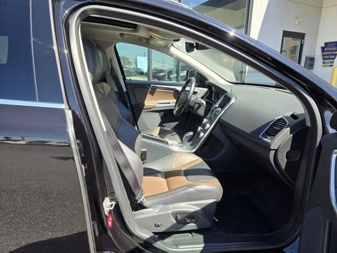 Used 2017 Volvo XC60 T6 Dynamic w/ Preferred Option Package image 15