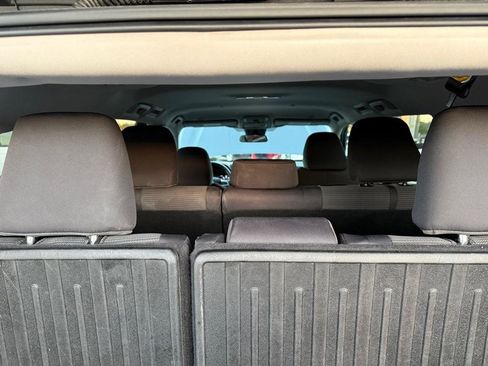 Used 2024 Toyota Highlander LE image 9