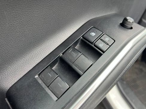 Used 2021 Toyota Highlander LE AWD/4WD image 26
