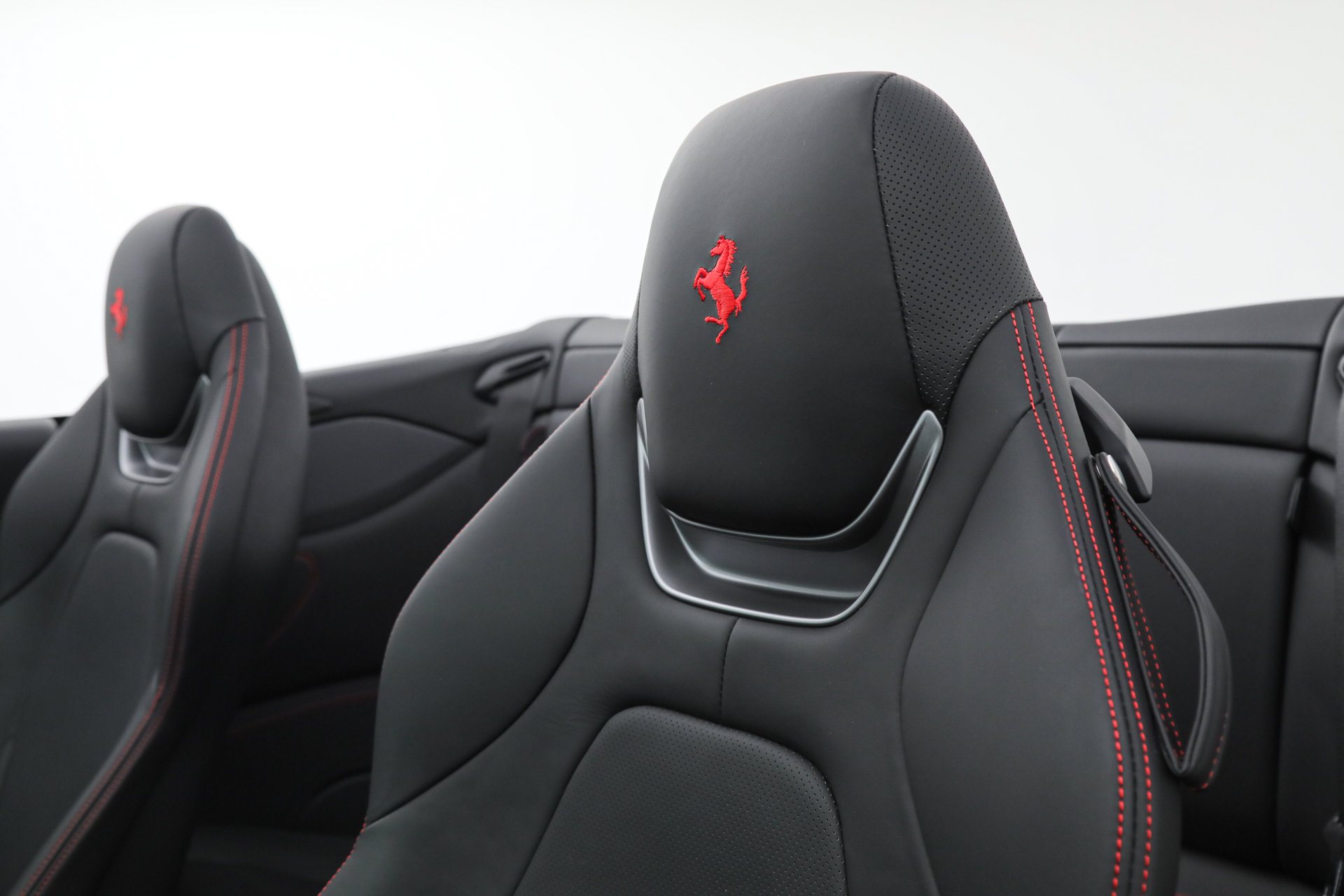 Certified 2023 Ferrari Portofino M RWD image 5