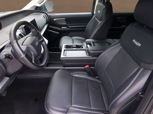 Used 2025 Ford Expedition Max Platinum AWD/4WD image 8