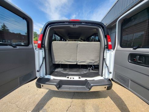 Used 2025 Chevrolet Express 3500 LS w/ Chrome Appearance Package RWD image 10