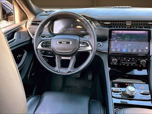 Used 2023 Jeep Grand Cherokee Overland w/ Advanced Protech Group III image 5