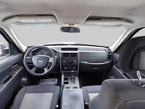 Used 2010 Jeep Liberty Sport RWD image 16