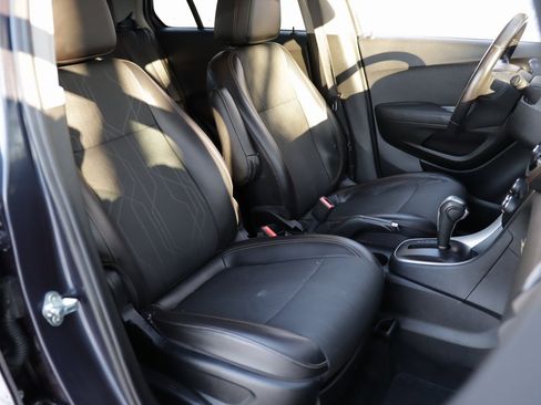 Used 2019 Chevrolet Trax LT w/ LT Convenience Package image 26