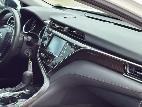 Used 2018 Toyota Camry LE FWD image 30