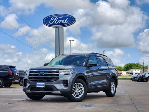 New 2026 Ford Explorer Active RWD image 2