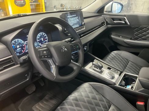 Used 2024 Mitsubishi Outlander SEL FWD image 13