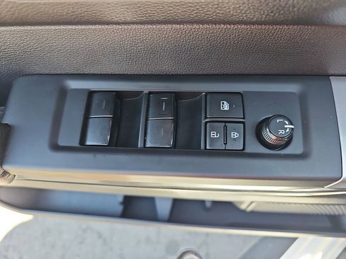 Used 2022 Toyota Tundra SR5 w/ SR5 Premium Package AWD/4WD image 31