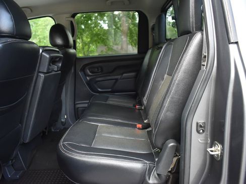 Used 2019 Nissan Titan S AWD/4WD image 16
