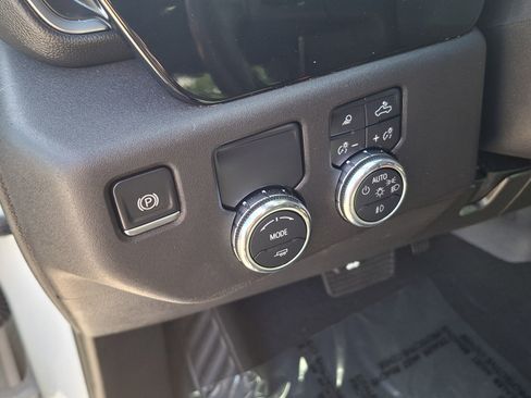 Used 2025 GMC Sierra 1500 SLT RWD image 10