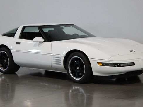 Used 1992 Chevrolet Corvette Coupe RWD image 27
