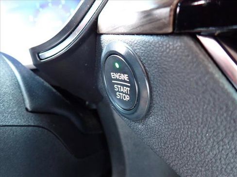 Used 2020 Ford Escape Titanium AWD/4WD image 25