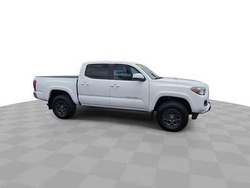 Used 2018 Toyota Tacoma SR5 RWD image 10