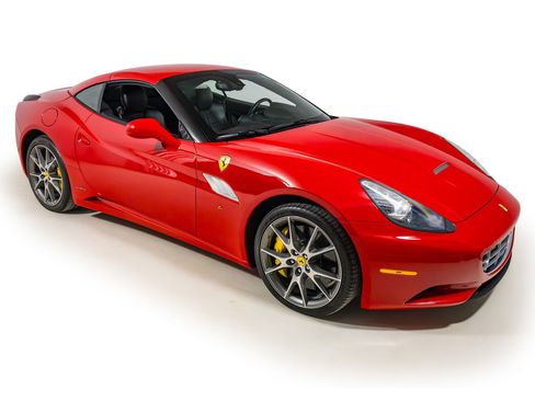 Used 2013 Ferrari California image 17