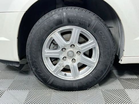 Used 2010 Chrysler Town & Country Touring w/ Family Value Group image 30