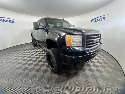 Used 2009 GMC Sierra 2500 SLE w/ Suspension Package, Off-Road AWD/4WD image 2