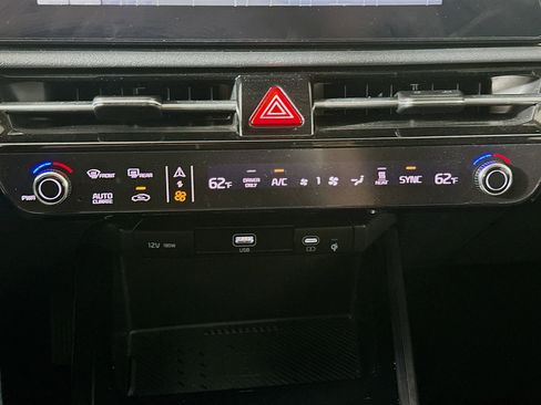 Used 2024 Kia Niro Wind FWD image 24