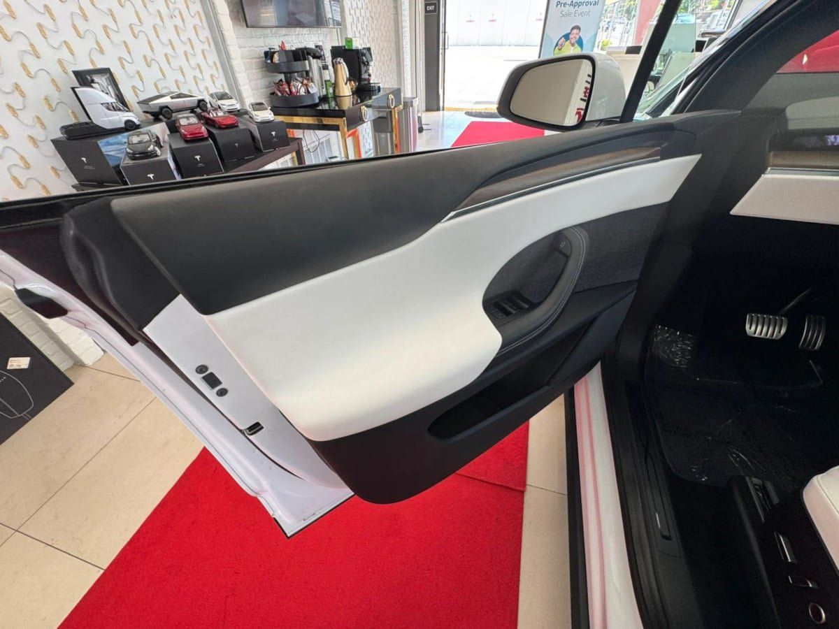 Used 2023 Tesla Model X AWD/4WD image 15