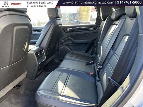 Used 2023 Porsche Cayenne Platinum Edition image 16